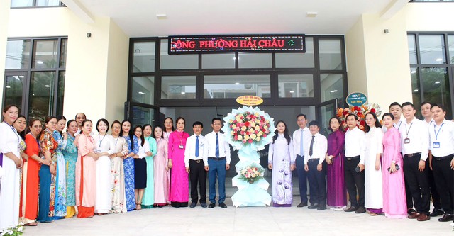 Cán bộ làm việc với tinh thần làm ngày làm đêm phục vụ người dân- Ảnh 5. Cán bộ làm việc với tinh thần làm ngày làm đêm phục vụ người dân- Ảnh 5.
