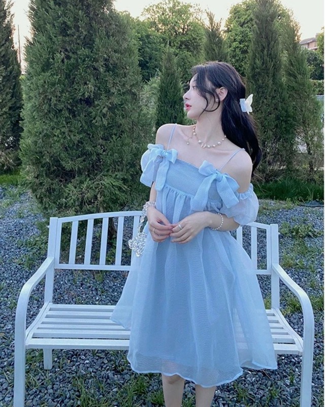 

Nàng chọn cho mình nét thanh lịch ngọt ngào qua chiếc đầm babydoll hai dây voan tông xanh pastel  