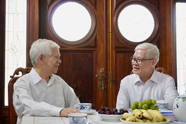 Trưởng đoàn đại biểu Quốc hội TP.HCM thăm nguyên Chủ tịch nước Nguyễn Minh Triết - Ảnh 1.