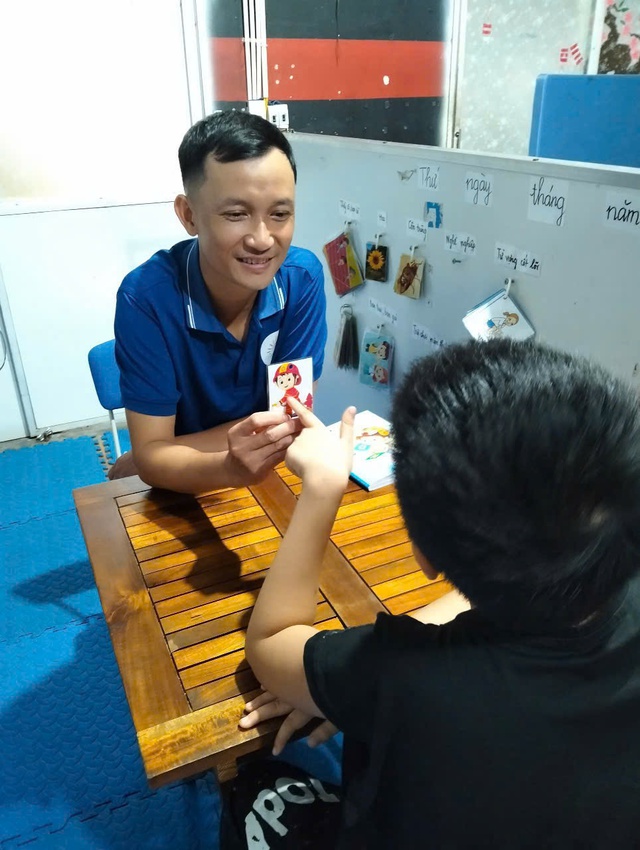 Thầy giáo của trẻ tự kỷ- Ảnh 2.