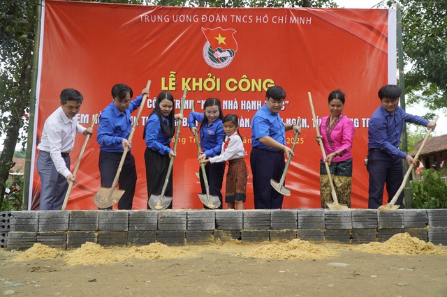 Hôm nay thanh niên cả nước đồng loạt thắp nến tri ân các liệt sĩ- Ảnh 5.