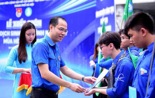 Tình nguyện Mùa hè xanh 2025: Giới trẻ Hà Nội chung tay số hóa cộng đồng - Ảnh 2.
