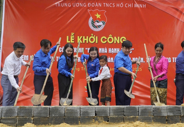 Cô học trò Vân Kiều ngượng nghịu đọc 'thư cảm ơn' vì có 'Ngôi nhà hạnh phúc' - Ảnh 4.