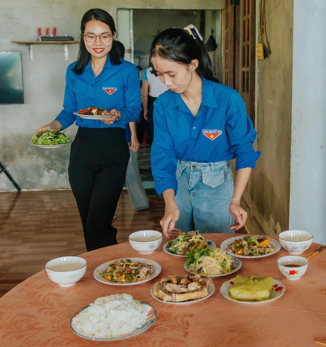 Giây phút hạnh phúc của các Bà mẹ Việt Nam anh hùng ở Quảng Trị - Ảnh 3.