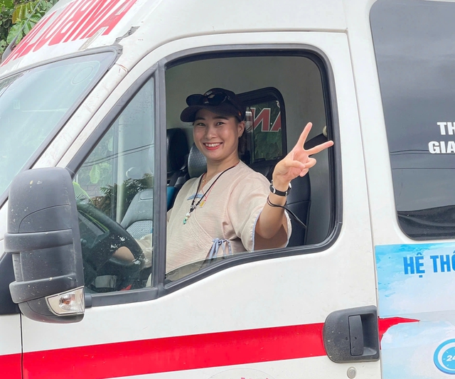 Giới trẻ Nghệ An c&ugrave;ng nhau cứu trợ đồng b&agrave;o v&ugrave;ng lũ sau b&atilde;o - Ảnh 3.