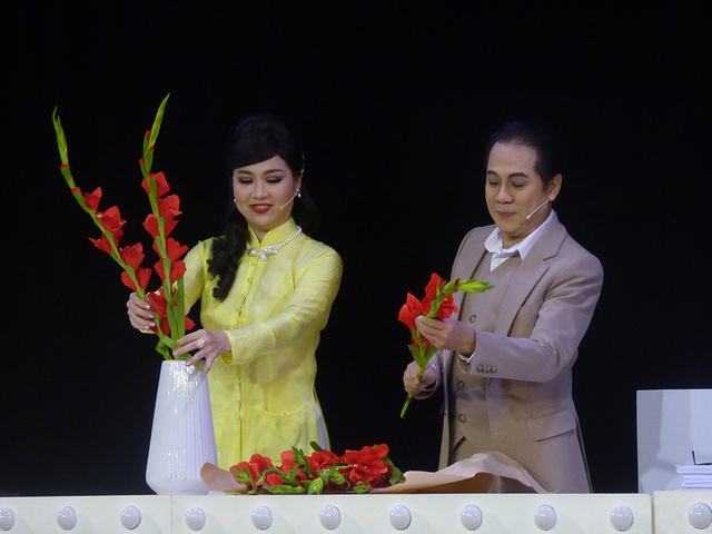 'Phù thủy sân khấu' Thành Lộc và Đồng ấu Bạch Long- Ảnh 2.