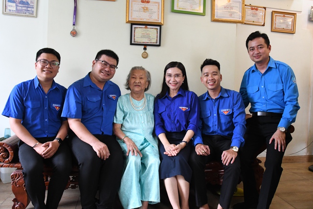 Thế hệ trẻ tri ân các mẹ Việt Nam anh hùng - Ảnh 5.