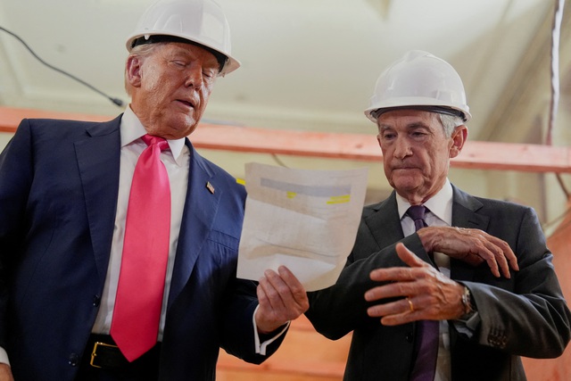 Tổng thống Trump ‘đấu khẩu’ Chủ tịch Fed Powell
