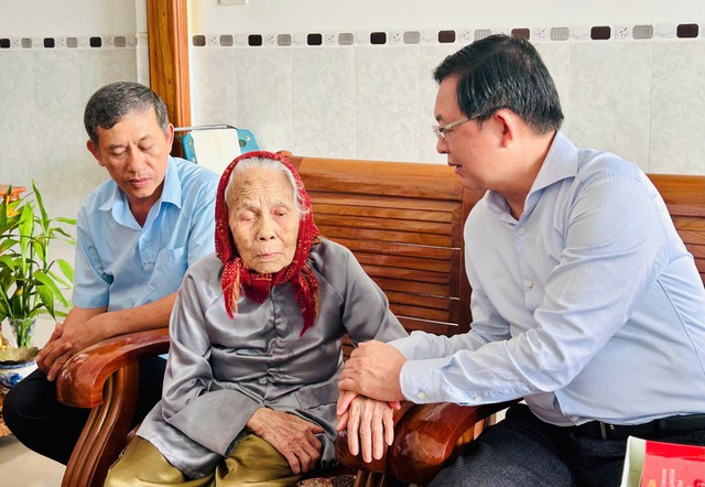 Gia Lai hoàn thành xây, sửa hơn 2.400 nhà cho gia đình liệt sĩ- Ảnh 2.