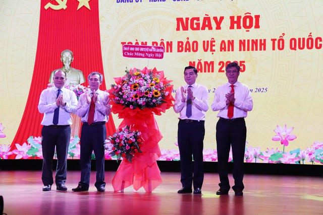 Phong trào toàn dân bảo vệ an ninh Tổ quốc phải xuất phát từ nhân dân - Ảnh 3. Phong trào toàn dân bảo vệ an ninh Tổ quốc phải xuất phát từ nhân dân - Ảnh 3.