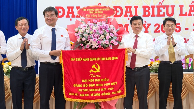 Bí thư Lâm Đồng Y Thanh Hà Niê Kđăm dự đại hội Đảng đặc khu Phú Quý- Ảnh 1.