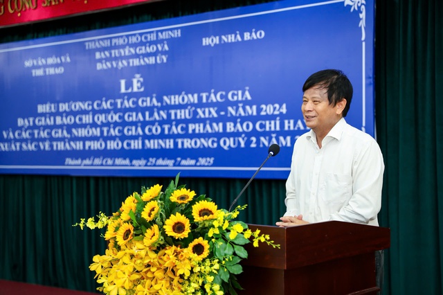 TP.HCM khen thưởng 10 t&aacute;c phẩm hay, xuất sắc của B&aacute;o Thanh Ni&ecirc;n- Ảnh 4.