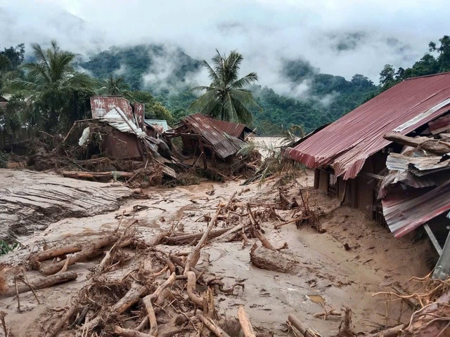 Hoang t&agrave;n sau lũ dữ - Ảnh 6.