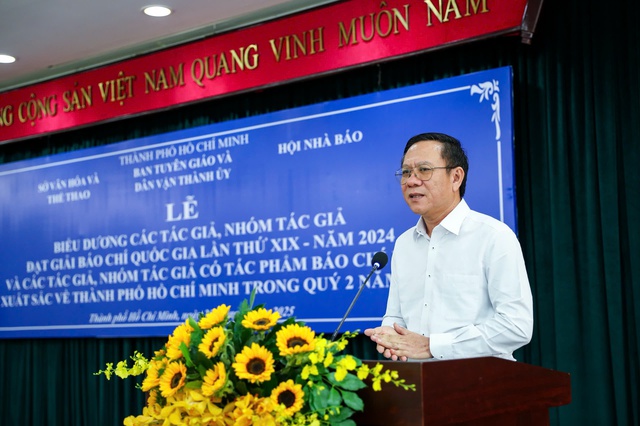 TP.HCM khen thưởng 10 t&aacute;c phẩm hay, xuất sắc của B&aacute;o Thanh Ni&ecirc;n- Ảnh 1.