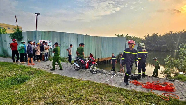 TP.HCM: Tìm thấy thi thể người rơi xuống cống nước mất tích ở phường Tân Thuận - Ảnh 1.