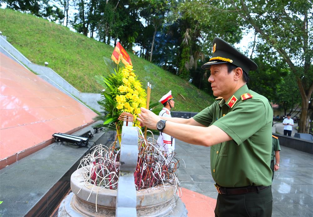 Hy sinh vì cuộc sống bình yên trong ngày thương binh liệt sĩ 27 . 7 - Ảnh 4. Hy sinh vì cuộc sống bình yên trong ngày thương binh liệt sĩ 27 . 7 - Ảnh 4.