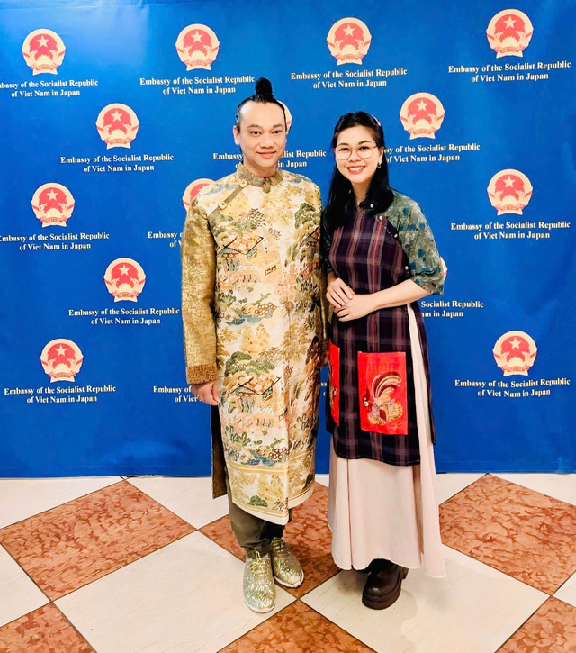 Giữ văn hóa truyền thống trong tà áo dài hiện đại - Ảnh 2. Giữ văn hóa truyền thống trong tà áo dài hiện đại - Ảnh 2.