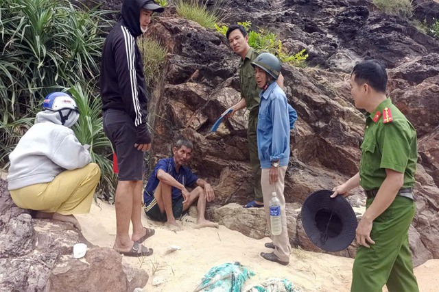 Người đàn ông 65 tuổi đi lạc 3 ngày trong rừng sâu ở Gia Lai Người đàn ông 65 tuổi đi lạc 3 ngày trong rừng sâu ở Gia Lai