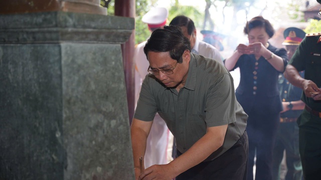 Thủ tướng dâng hương Đại tướng Nguyễn Chí Thanh và thăm nhiều dự án tại Huế - Ảnh 3.