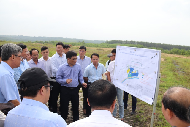 Chủ tịch Lâm Đồng họp giữa rừng chỉ đạo tháo gỡ khó khăn cho KCN Sơn Mỹ - Ảnh 1.