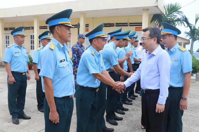 Lãnh đạo TP.HCM tham gia nhiều hoạt động tri ân ở đặc khu Côn Đảo - Ảnh 2.
