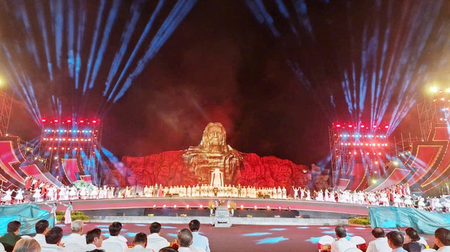 'Bản hùng ca bất diệt' đưa người xem trở về năm tháng hào hùng của dân tộc- Ảnh 4. 'Bản hùng ca bất diệt' đưa người xem trở về năm tháng hào hùng của dân tộc- Ảnh 4.