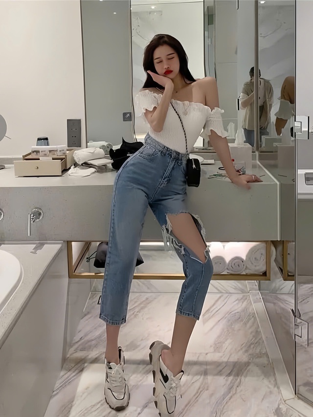 Khi sự bụi bặm lên ngôi cùng quần jeans rách- Ảnh 3. Khi sự bụi bặm lên ngôi cùng quần jeans rách- Ảnh 3.