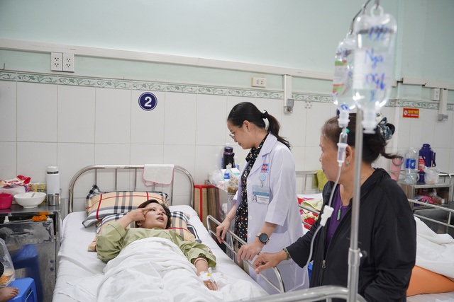 Bạn đọc Báo Thanh Niên hỗ trợ cô gái liệt tay chân, mờ mắt gần 160 triệu đồng Bạn đọc Báo Thanh Niên hỗ trợ cô gái liệt tay chân, mờ mắt gần 160 triệu đồng