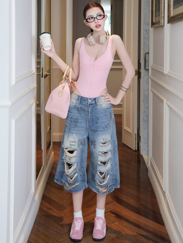 Khi sự bụi bặm lên ngôi cùng quần jeans rách- Ảnh 6. Khi sự bụi bặm lên ngôi cùng quần jeans rách- Ảnh 6.