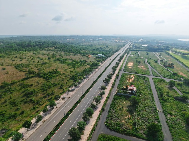 Chủ tịch UBND tỉnh Lâm Đồng Hồ Văn Mười khảo sát dự án rừng dầu Hồng Liêm - Ảnh 2. Chủ tịch UBND tỉnh Lâm Đồng Hồ Văn Mười khảo sát dự án rừng dầu Hồng Liêm - Ảnh 2.