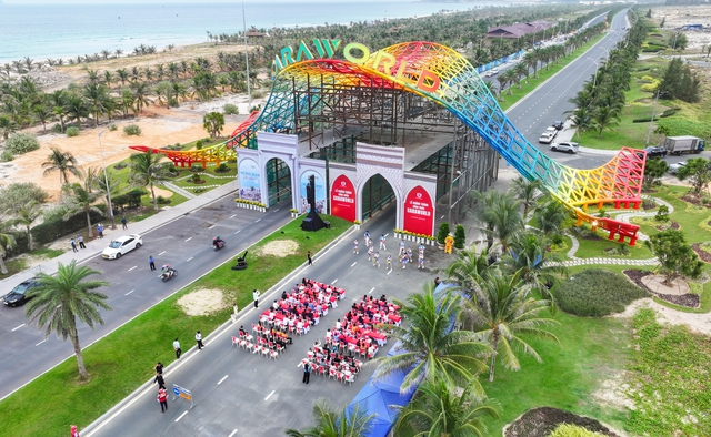 CaraWorld chính thức khánh thành cổng chào biểu tượng cạnh sân bay quốc tế Cam Ranh 2 CaraWorld chính thức khánh thành cổng chào biểu tượng cạnh sân bay quốc tế Cam Ranh - Ảnh 2.
