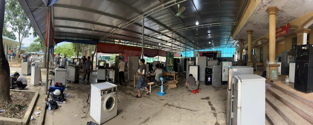 Giới trẻ Nghệ An chung tay giúp đỡ bà con vùng lũ sau bão số 3 - Ảnh 4. Giới trẻ Nghệ An chung tay giúp đỡ bà con vùng lũ sau bão số 3 - Ảnh 4.