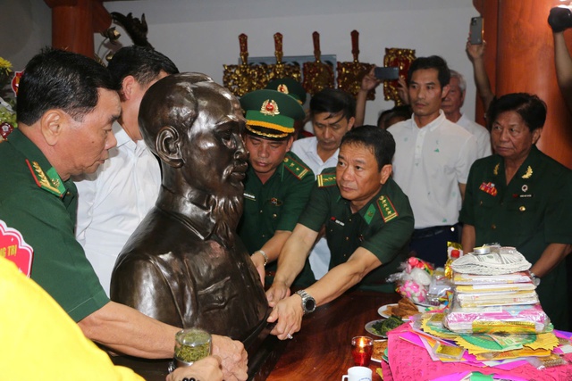 288 ngọn nến thắp giữa Trường Sơn, tưởng niệm những người ‘chưa kịp trở về’ 288 ngọn nến thắp giữa Trường Sơn, tưởng niệm những người ‘chưa kịp trở về’
