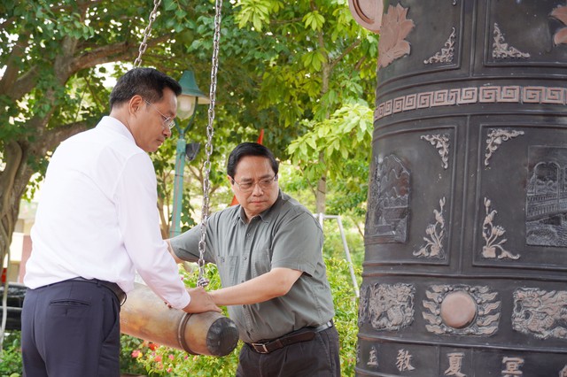 Thủ tướng Phạm Minh Chính tiếp tục hành trình tri ân tại Quảng Trị- Ảnh 1.