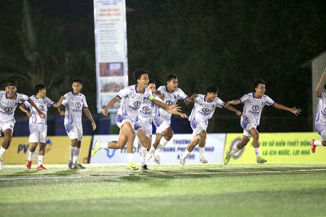 Chung kết ‘trong mơ' bóng đá sinh viên Cúp Trường Đại học Đồng Tháp- Ảnh 4. Chung kết ‘trong mơ' bóng đá sinh viên Cúp Trường Đại học Đồng Tháp- Ảnh 4.