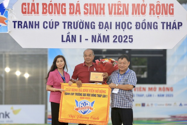 Một cầu thủ đá hỏng 2 quả 11 m, đội Trường ĐH Đồng Tháp đánh rơi chức vô địch- Ảnh 11.