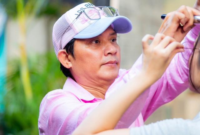 Bạn học Việt Hương, Tiết Cương nói lý do bỏ nghề diễn sang làm trang điểm Bạn học Việt Hương, Tiết Cương nói lý do bỏ nghề diễn sang làm trang điểm