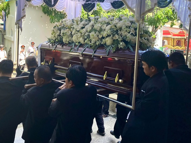 Nghề mai táng ở TP.HCM: Quan tài ở miền Nam to, vì sao?- Ảnh 2.