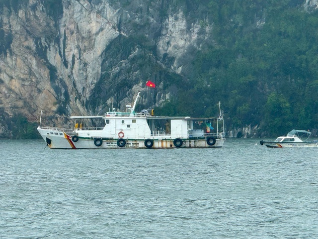 Hoàn tất công tác tìm kiếm 39 nạn nhân vụ lật tàu trên vịnh Hạ Long- Ảnh 2. Hoàn tất công tác tìm kiếm 39 nạn nhân vụ lật tàu trên vịnh Hạ Long- Ảnh 2.