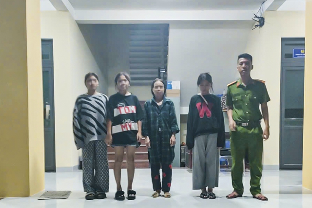 Công an Quảng Ngãi giải cứu 3 bé gái bị dụ dỗ lao động ngoài tỉnh- Ảnh 1. Công an Quảng Ngãi giải cứu 3 bé gái bị dụ dỗ lao động ngoài tỉnh- Ảnh 1.