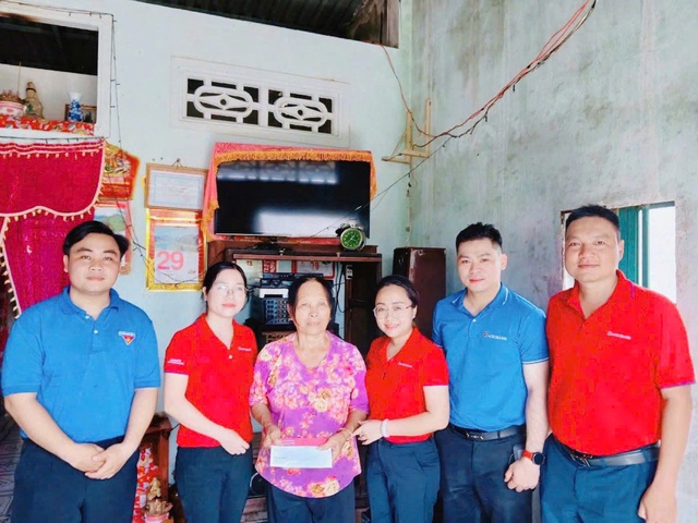 Agribank CN Nhà Bè tri ân gia đình chính sách nhân Ngày Thương binh - Liệt sĩ- Ảnh 2.