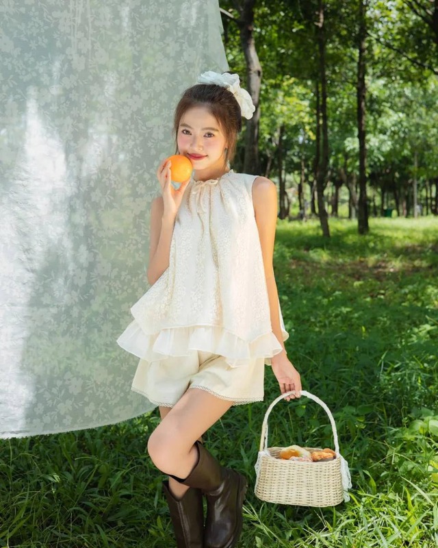 Quần shorts ren, vẻ nữ tính rạng rỡ và cuốn hút
