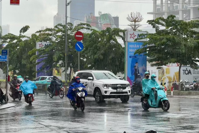 TP.HCM và Nam bộ mưa giông đến tháng 8
- Ảnh 1. TP.HCM và Nam bộ mưa giông đến tháng 8
- Ảnh 1.