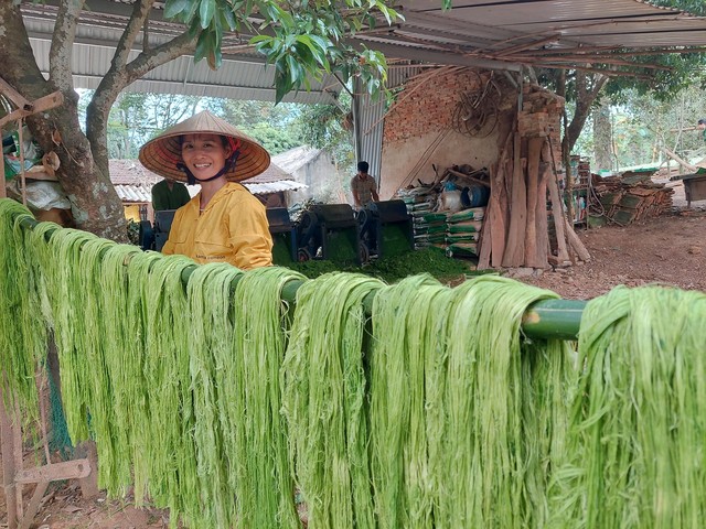 Từ ruộng đồng đến sàn diễn thời trang- Ảnh 1.