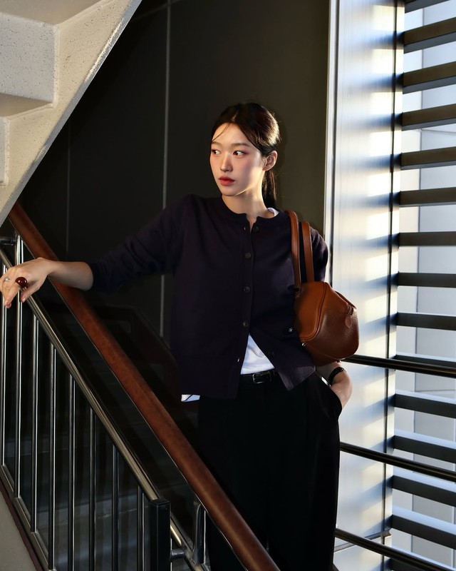 Phối áo cardigan cho ngày chớm thu- Ảnh 8. Phối áo cardigan cho ngày chớm thu- Ảnh 8.