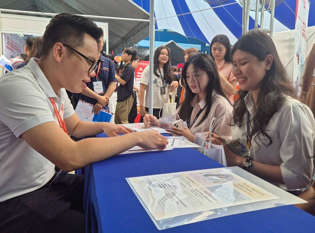 Tốt nghiệp đại học nhưng viết không được hồ sơ xin việc?: Viết ngắn nhưng... chất- Ảnh 1. Tốt nghiệp đại học nhưng viết không được hồ sơ xin việc?: Viết ngắn nhưng... chất- Ảnh 1.