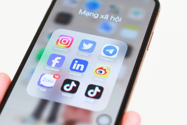 Cấm mạng x&atilde; hội d&ugrave;ng giấy tờ c&aacute; nh&acirc;n để x&aacute;c thực t&agrave;i khoản tại Việt Nam - Ảnh 1.