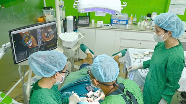 Ứng dụng 'GPS nha khoa' X-Guide: Bước tiến mới trong cấy ghép Implant- Ảnh 3. Ứng dụng 'GPS nha khoa' X-Guide: Bước tiến mới trong cấy ghép Implant- Ảnh 3.