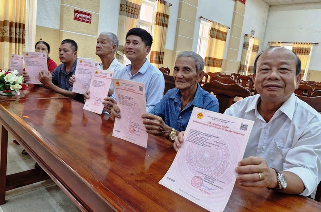 Cấp sổ hồng cho người dân: 'Làm vì nhân dân chứ không phải để lấy thành tích'- Ảnh 2.