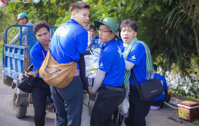 Sinh viên giúp địa phương giải quyết những vấn đề cấp bách - Ảnh 1.